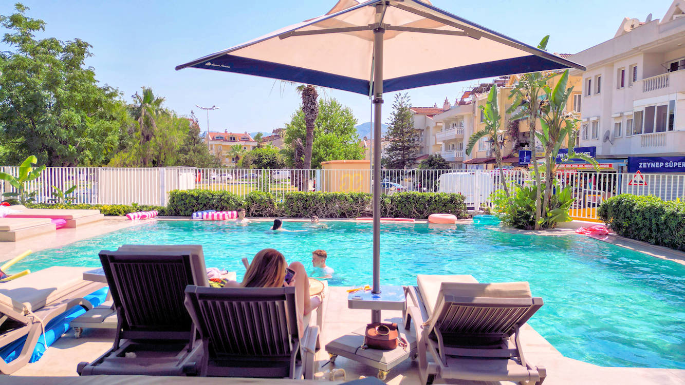 Aegean Princess Apartments Swimming Pool & Garden